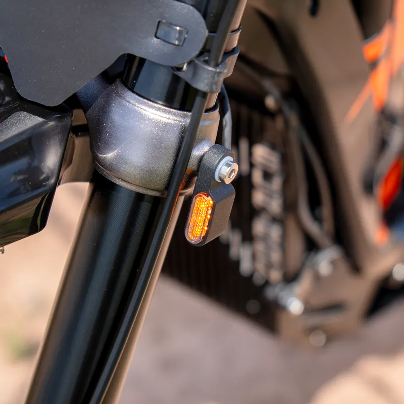 LED Mini Blinker für Surron X – Ansicht 2