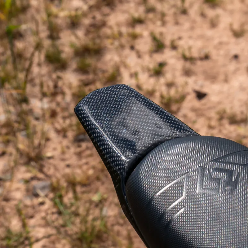 Surron X Carbon Heck Schmutzfänger – Ansicht 3