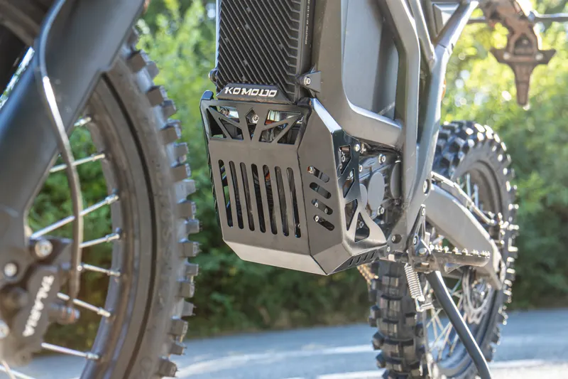 Aluminium-Unterfahrschutz für TALARIA Komodo – Ansicht 3